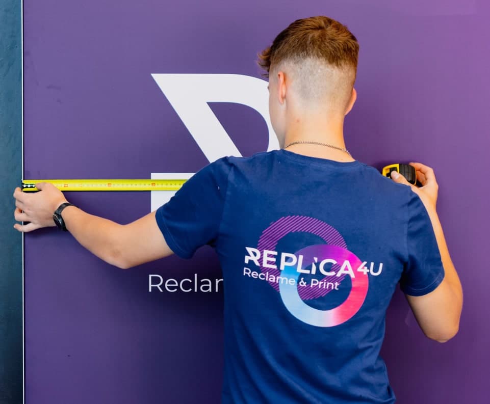 Replica4U - logo