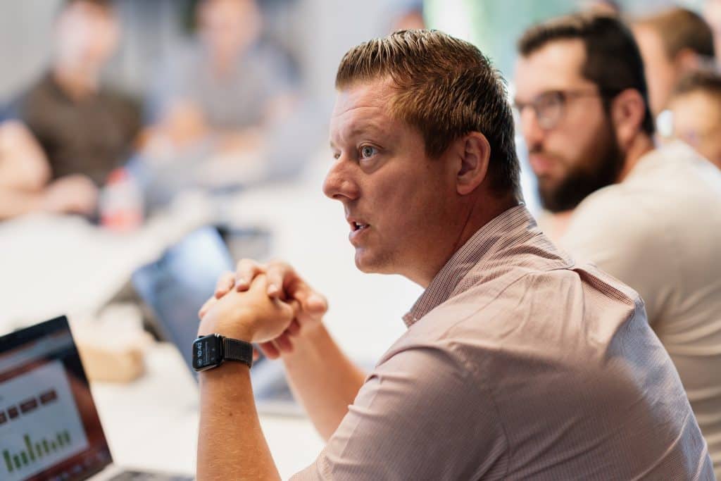 Digitaal architect Steven De Wolf in meeting