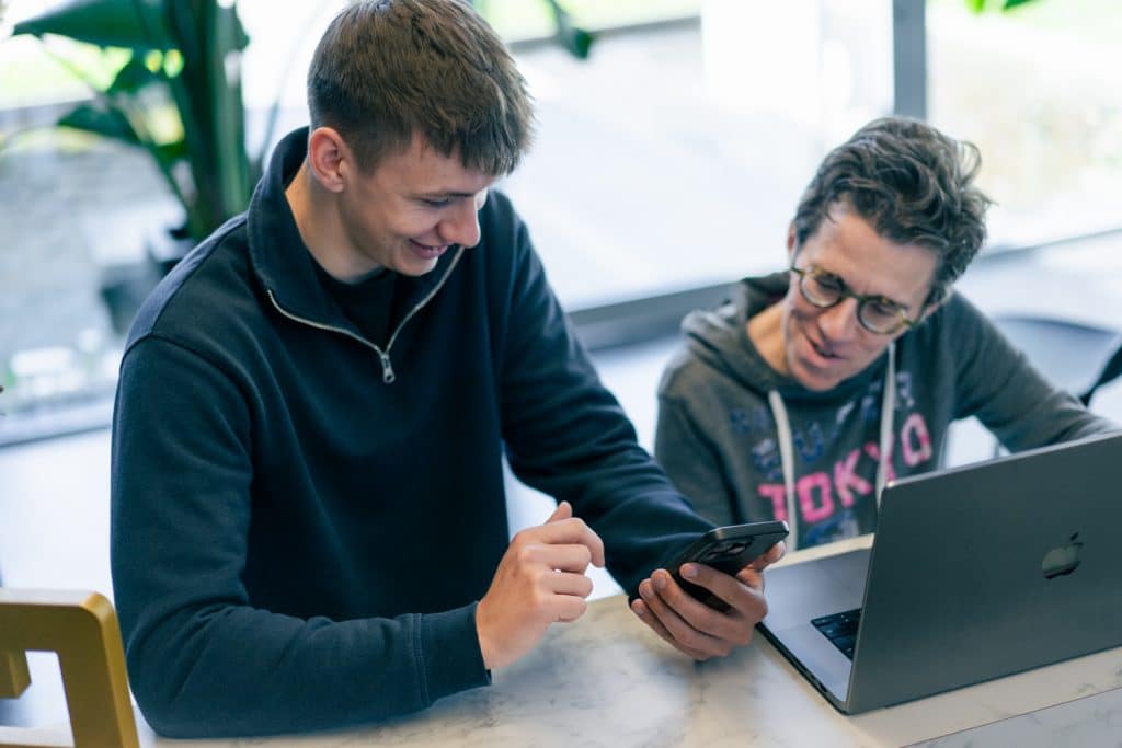 Klantoverleg tussen webdesigners voor een klant in Mechelen
