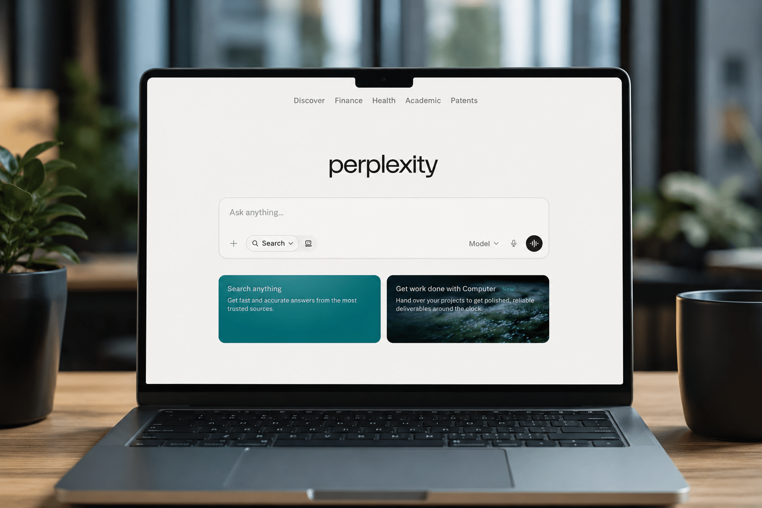 De startpagina van Perplexity op een laptop, de AI-zoekmachine die antwoorden geeft met bronvermelding.
